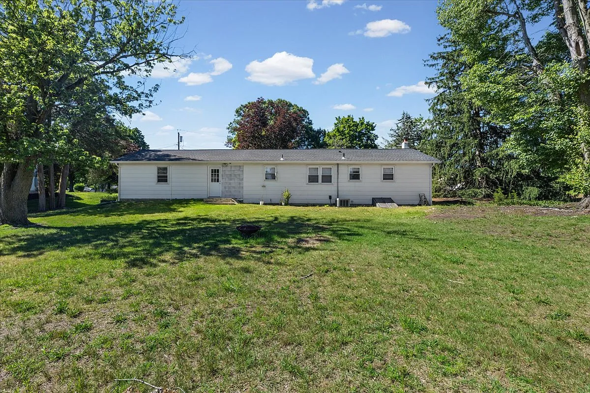 1 Spruce Lane - 1 — Photo 4