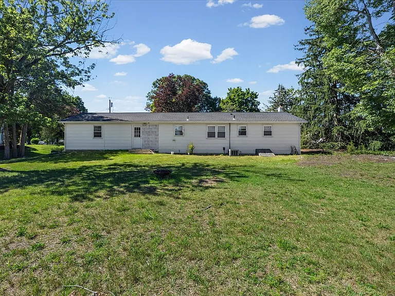 1 Spruce Ln — Photo 4