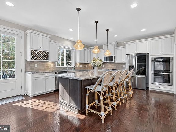 2nd image of 6628 Jessamine Ln