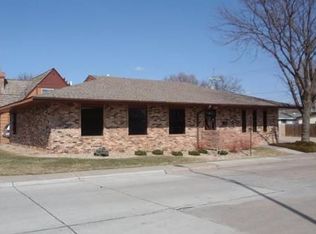 1043 S Locust St, Grand Island, NE 68801