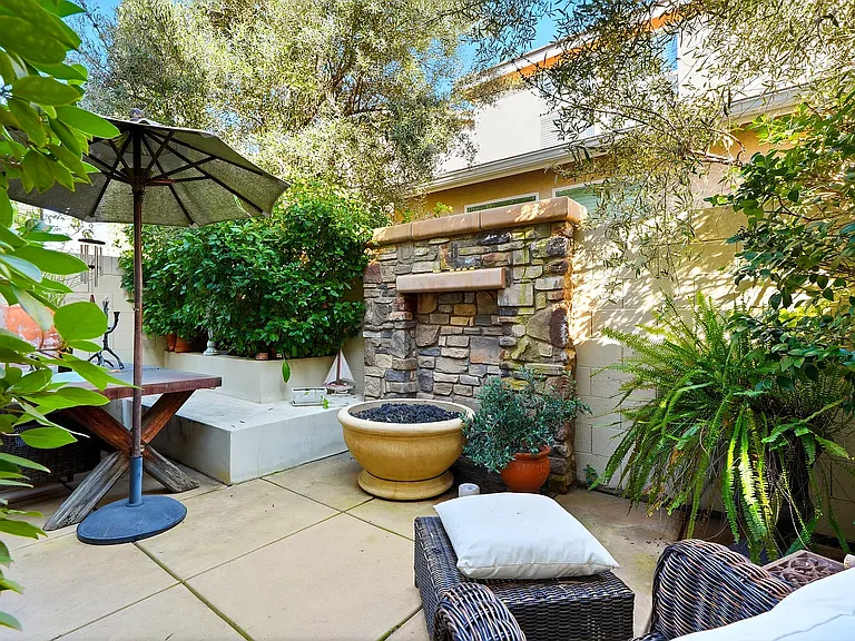 1521 N Encoure Way — Photo 33