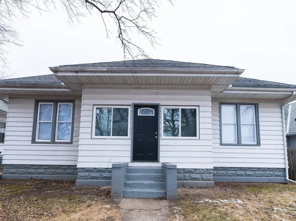 908 Broadway St, Pekin, IL 61554