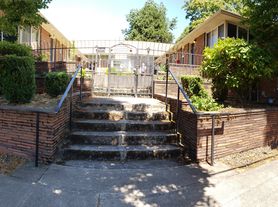 939 N Alberta St