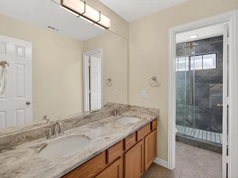 2616 Cove Dr — Photo 32