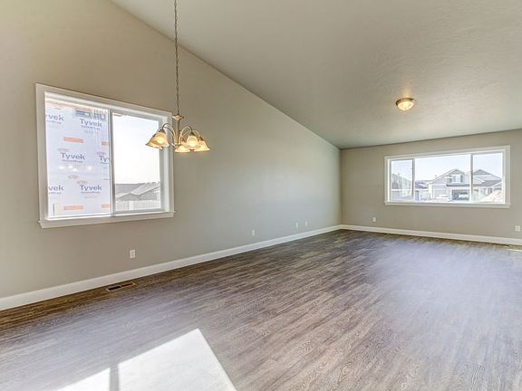 5th image of 1569 Ponderosa Ave