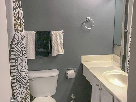 2nd image of 1009 N Jackson St APT 1404