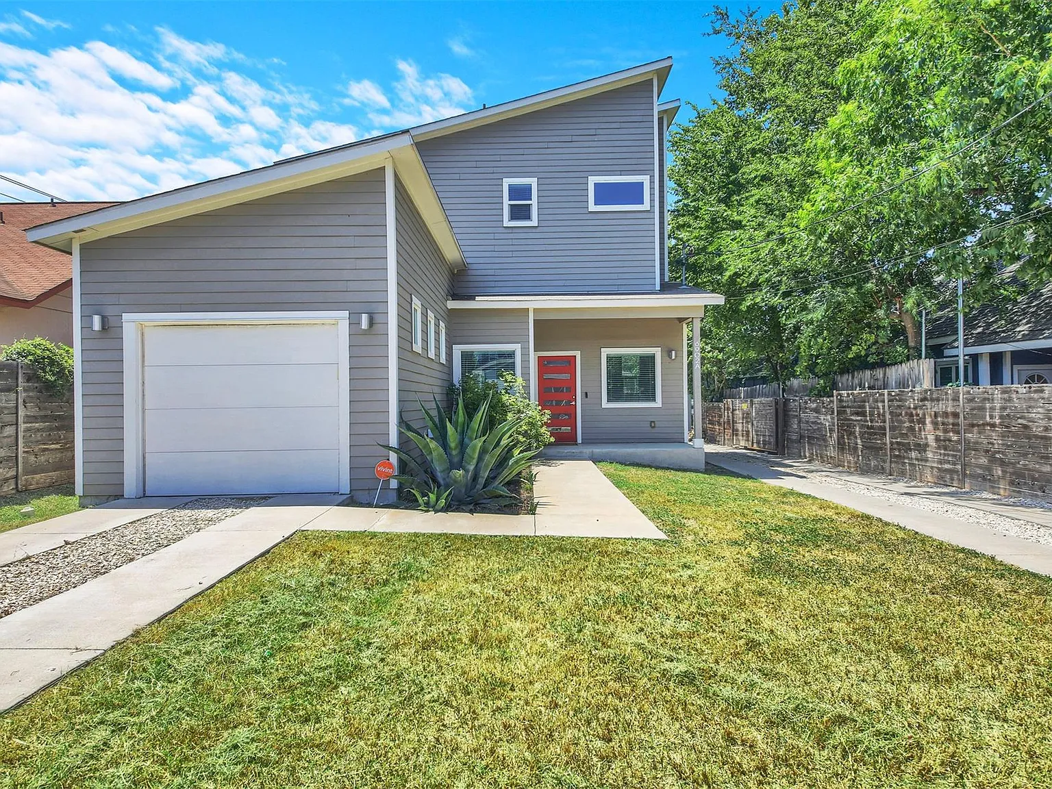 2 bed, 2.5 bath, 1320 sqft, $2,400 — Photo 1