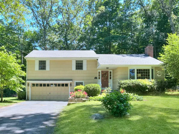 19 Chipmunk Lane, Norwalk, CT 06850