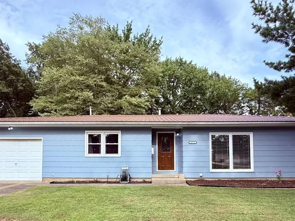 404 N Park Forest Dr, Robinson, IL 62454