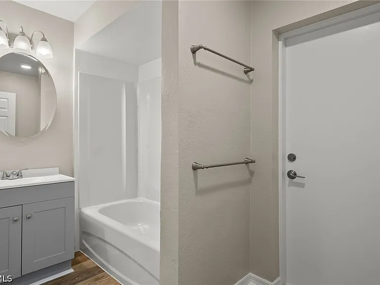 3919 SW 14th Ave — Photo 22