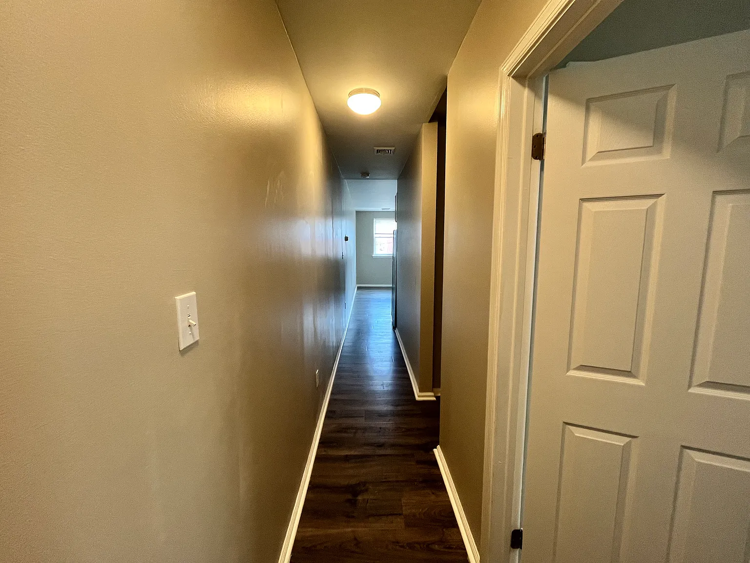 2 bed, 900 sqft, $1,300 — Photo 3