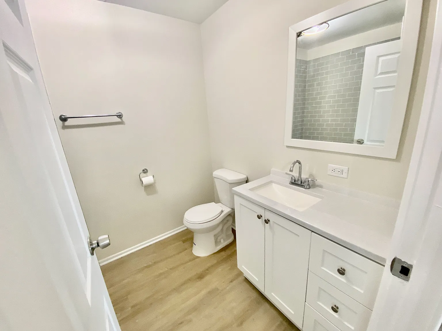 Crestwood Apartments — Photo 2