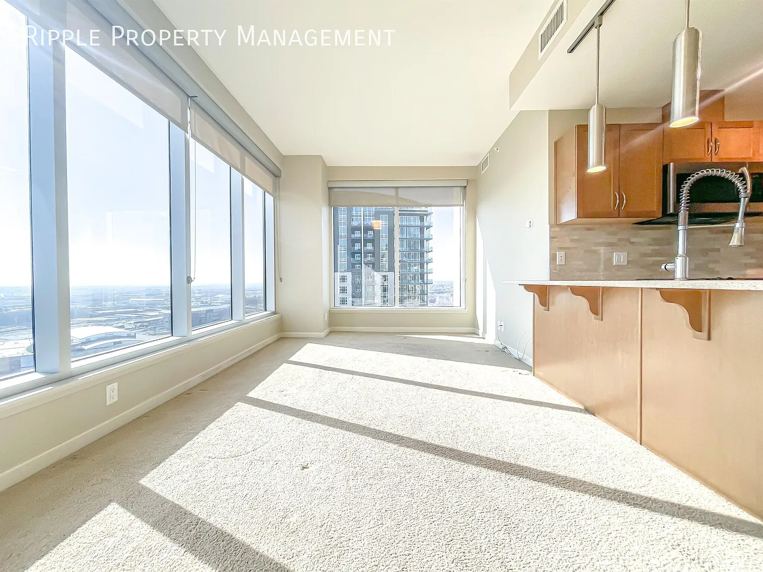 Great 2 Beds/ 2 Baths Condo In The Community Of Victoria Park — Photo 2