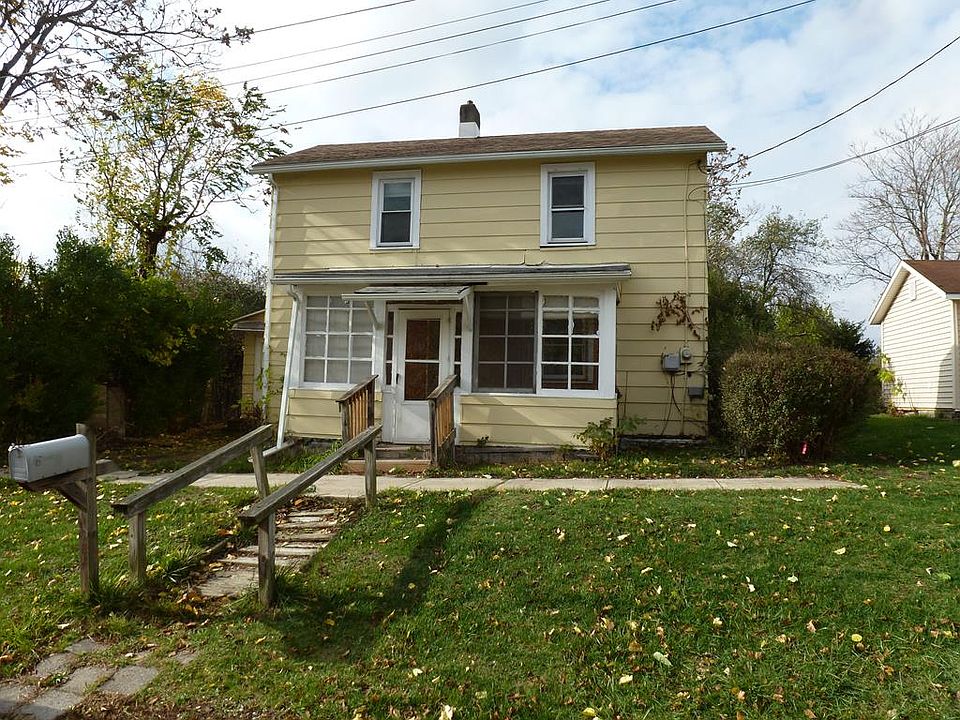 1st image of 905 Michigan St