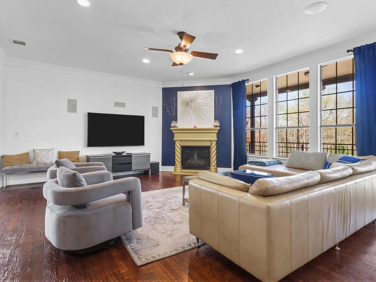 4 bed, 3958 sqft, $5,800 — Photo 2