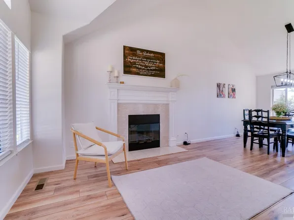 105 Creek Way, Santa Rosa, CA 95403