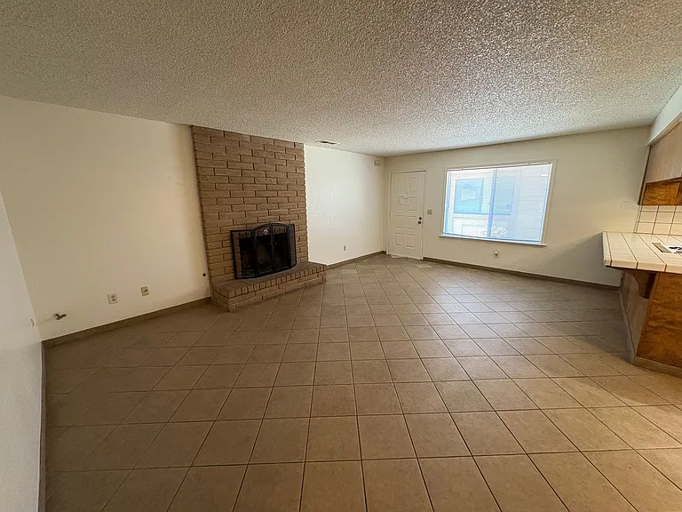 1748 E Laura Ave — Photo 12
