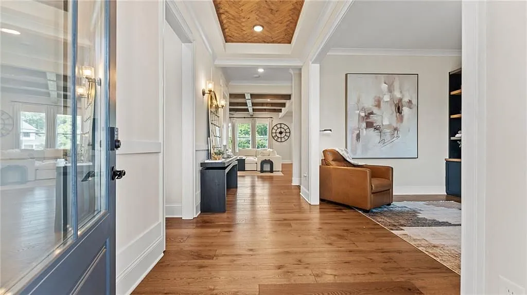 6 bed, 6.0 bath, 5902 sqft, $7,000 — Photo 4