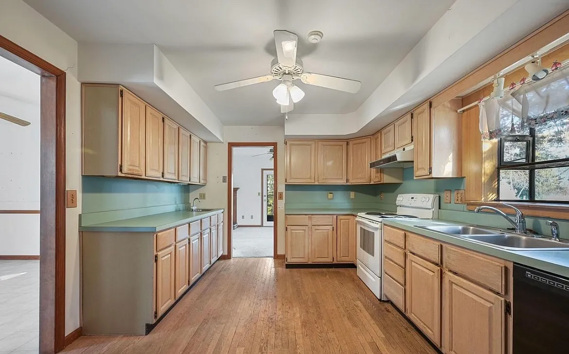 3 bed, 2.5 bath, 1524 sqft, $2,149 — Photo 3