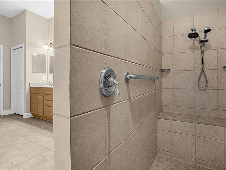 10674 Woodchase Cir — Photo 22