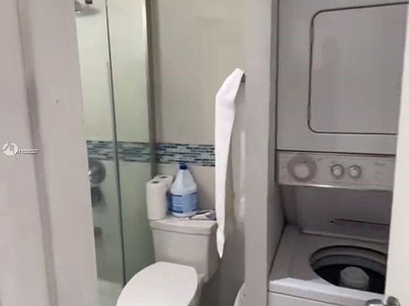3rd image of 2225 NE 123rd St APT 104