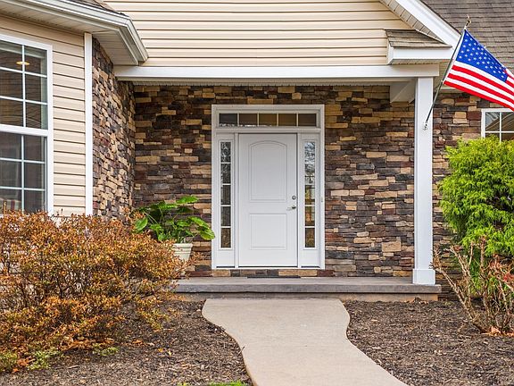 3rd image of 612 London Ct