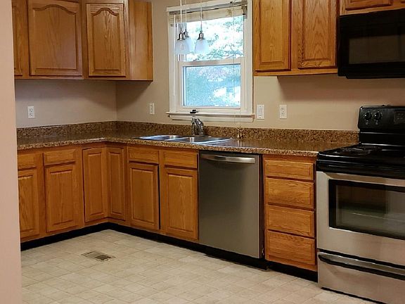 2nd image of 220 Oak Grove Ln