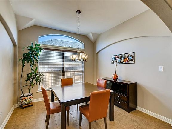 4th image of 3329 Guadalajara St