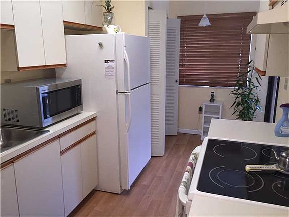 3rd image of 15405 Miami Lakeway N #2051