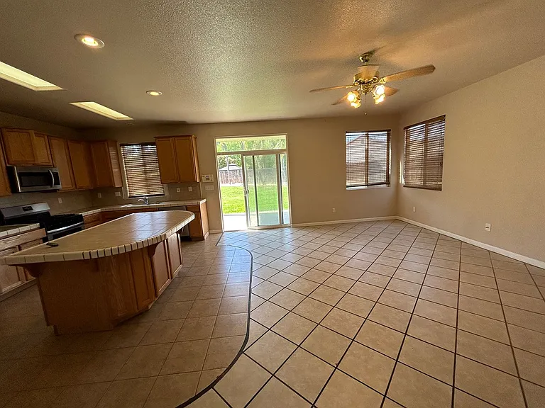 3716 E Vassar Ct — Photo 4