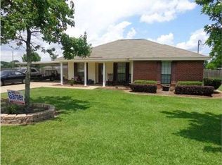 1712 Ingram Rd, Elmore, AL 36025