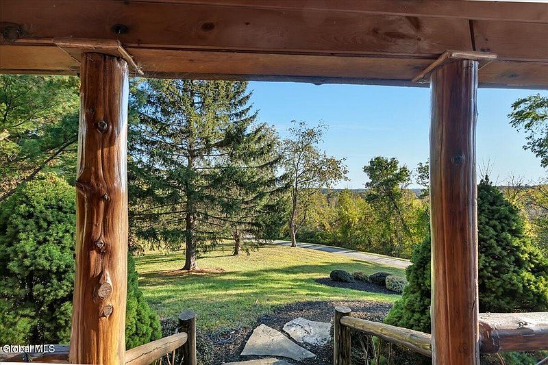 4th image of 10 Springbrook Road