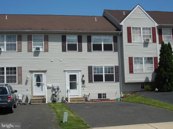 632 Jefferson St, Red Hill, PA 18076