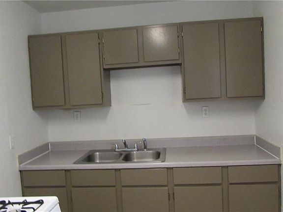 4th image of 333 Nursery Ln