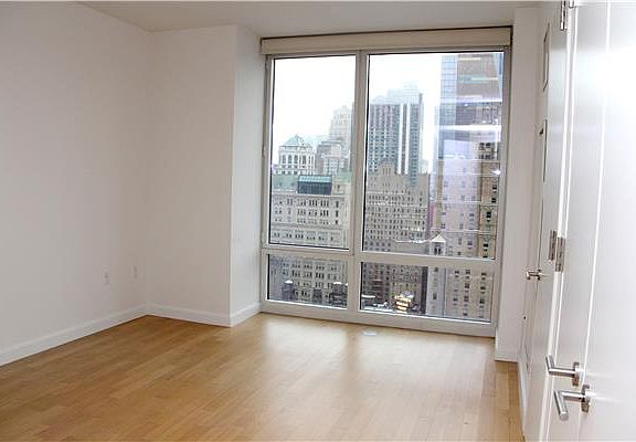4th image of 247 W 46th St APT 1703