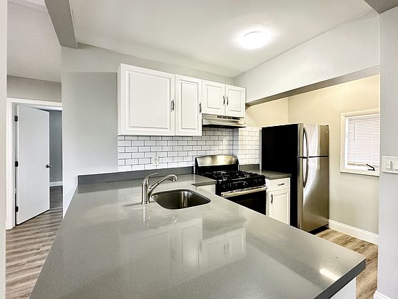 4th image of 817 NE 19th Ave APT 4