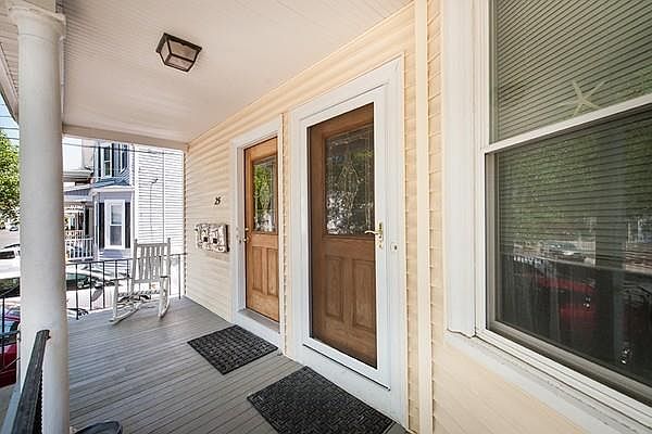 1st image of 25 Wisteria St #3