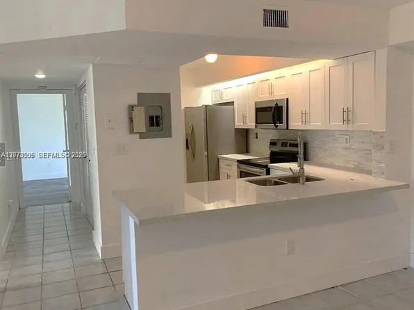 8670 SW 212th St APT 105, Cutler Bay, FL 33189