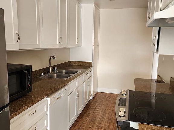 3rd image of 622 S Barrington Ave APT 309
