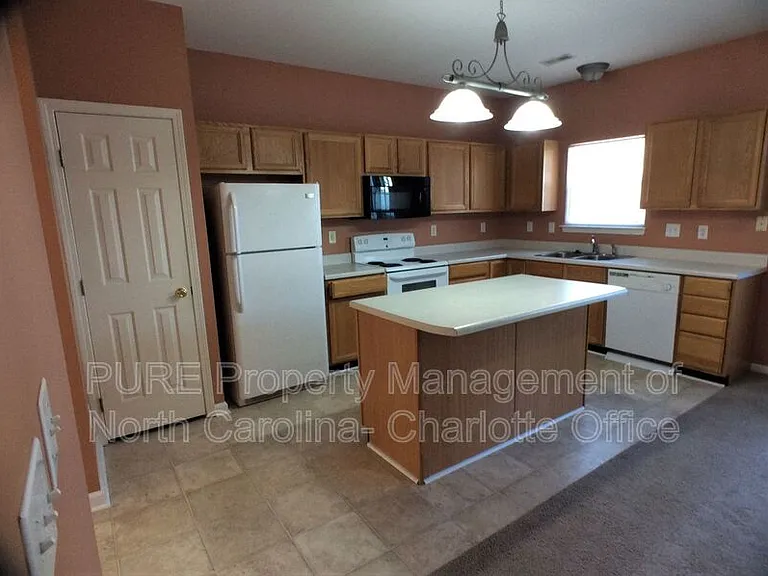 18040 Delmas Dr — Photo 9