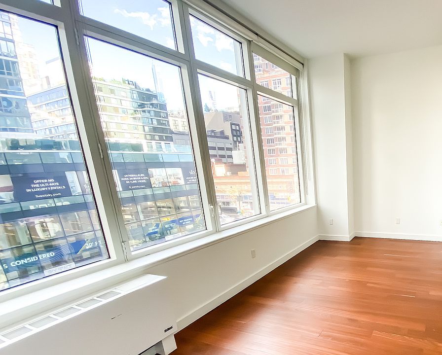 1st image of 600 W 42nd St #513