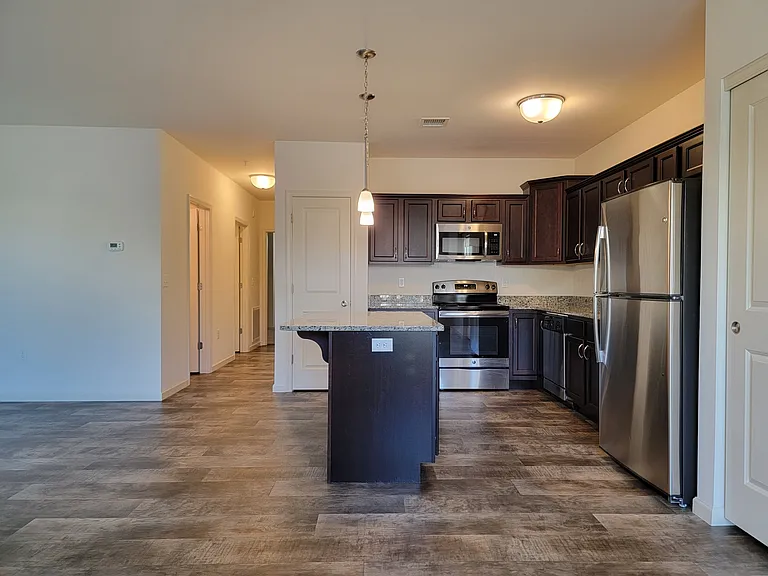 Holly Tree Apartments — Photo 37