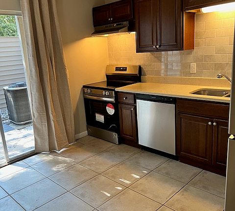 2nd image of 2300 Twelve Oaks Dr APT C5