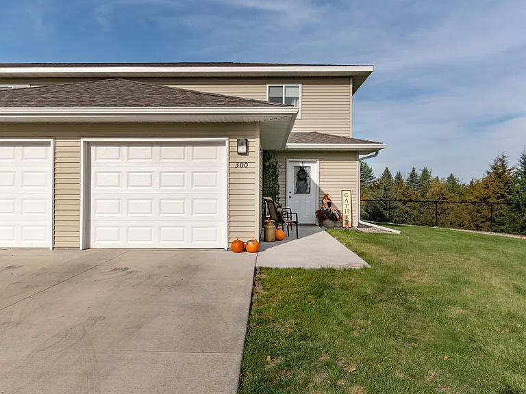 Pineview Townhomes — Photo 3