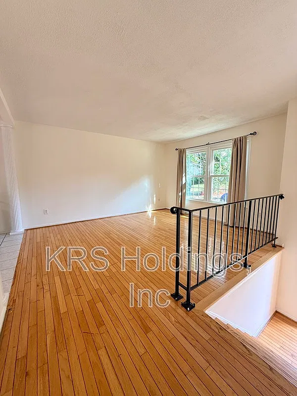 4 bed, 2.0 bath, 1952 sqft, $3,300 — Photo 3