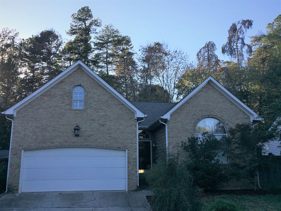 1st image of 107 Carriage Cir