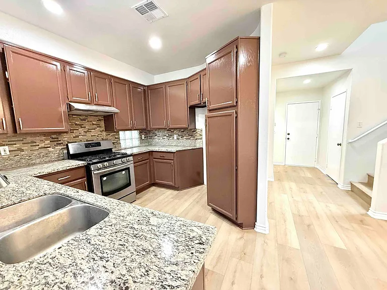 26009 Frampton Ave — Photo 8