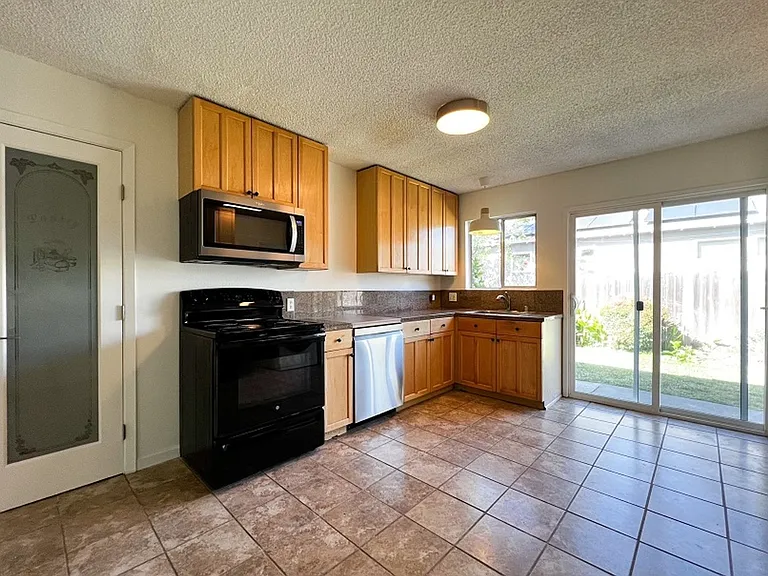 Vallejo Street, 1107 ** — Photo 6