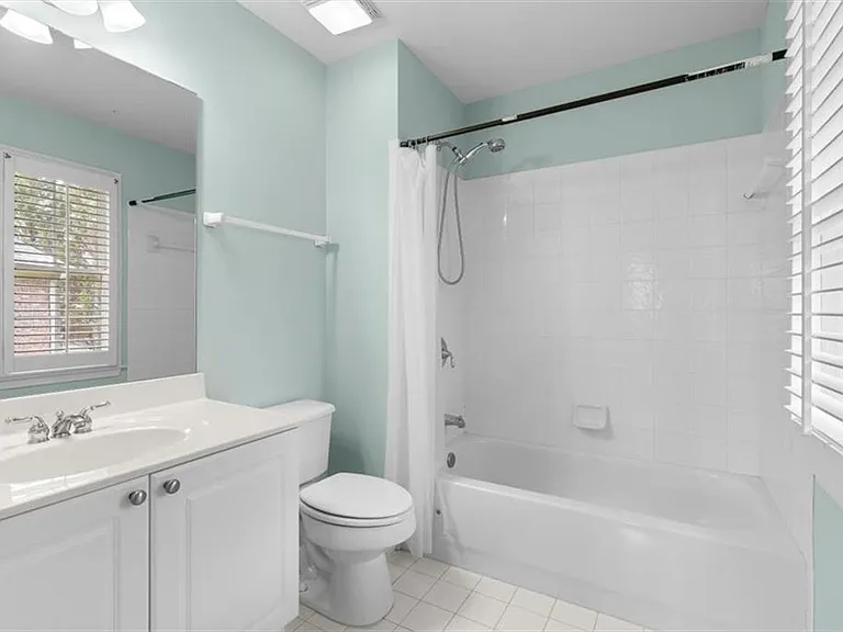 350 Wembley Cir — Photo 16