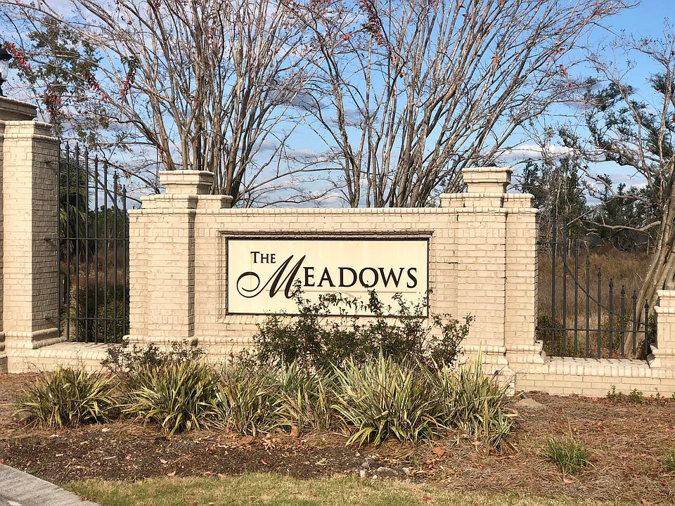 1st image of 302 Meadowview Ter